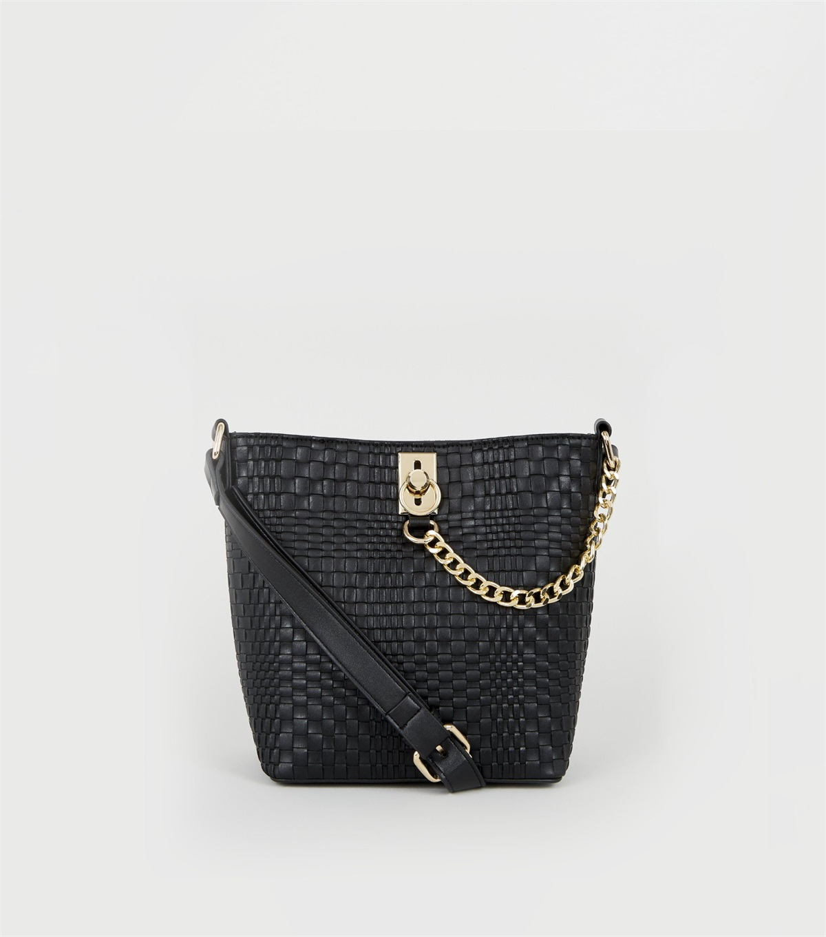PZB260150 black-woven-bucket-bag
